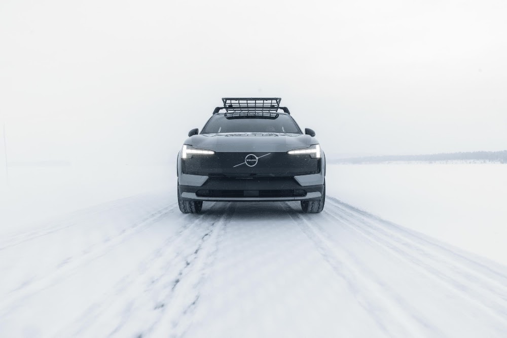 Volvo EX30Cross Country P8 Ultra AWD